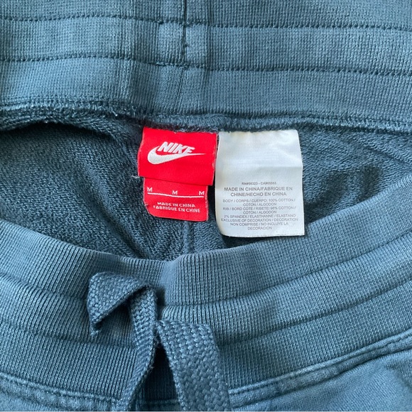Nike Air Shorts - Picture 4 of 4